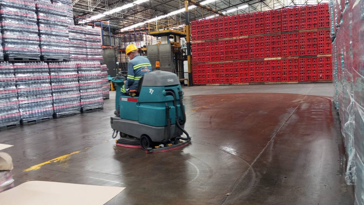 Servicios de aseo y limpieza para grandes superficies